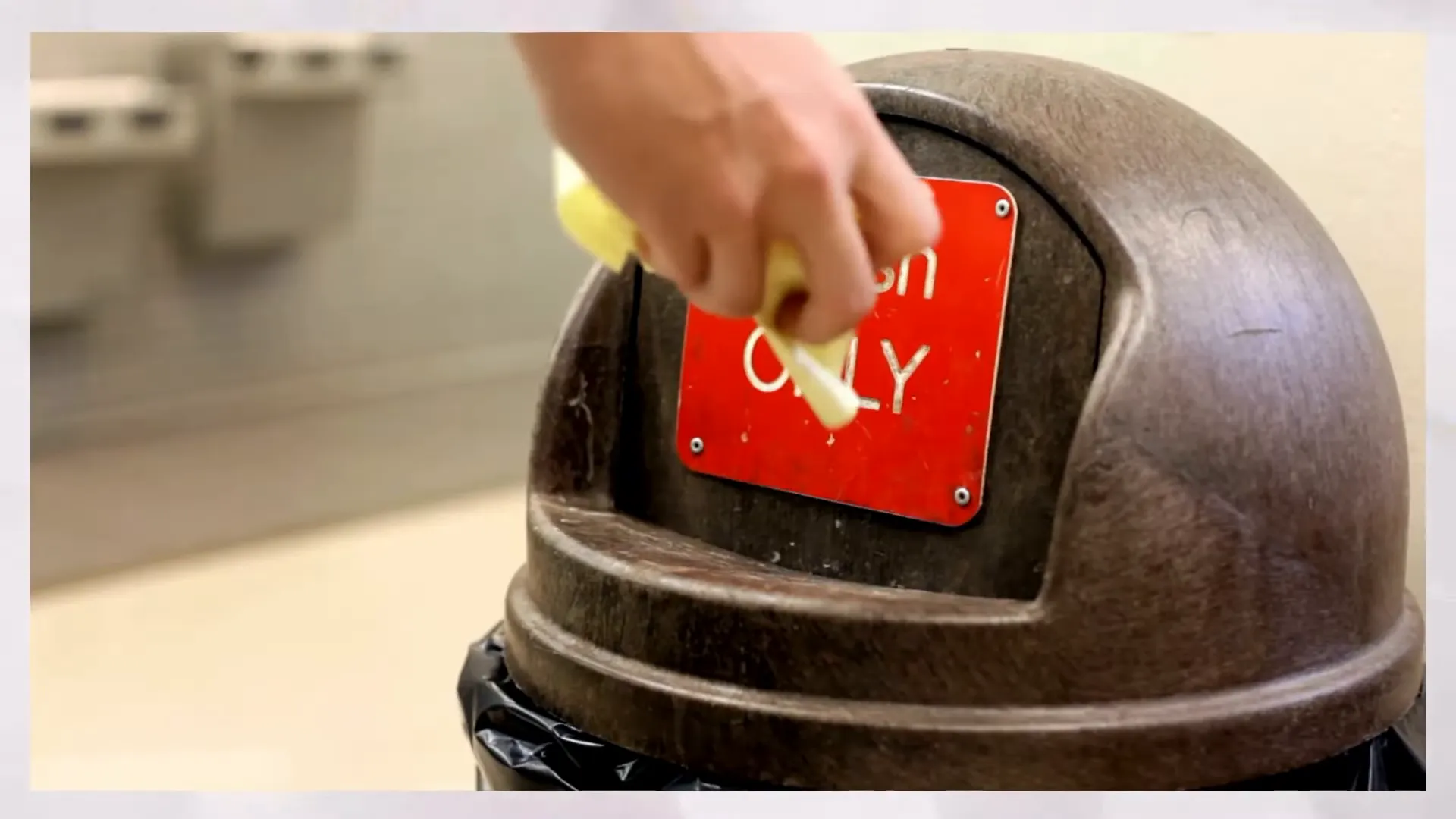 Trash can cleaning service example